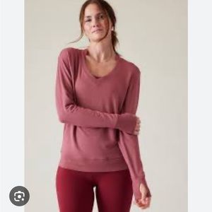 NWT Athleta sunrise v neck sweatshirt with thumb holes